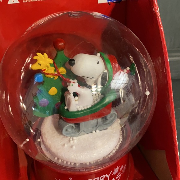 Peanuts Mini Snow Music Globe - Picture 3 of 8